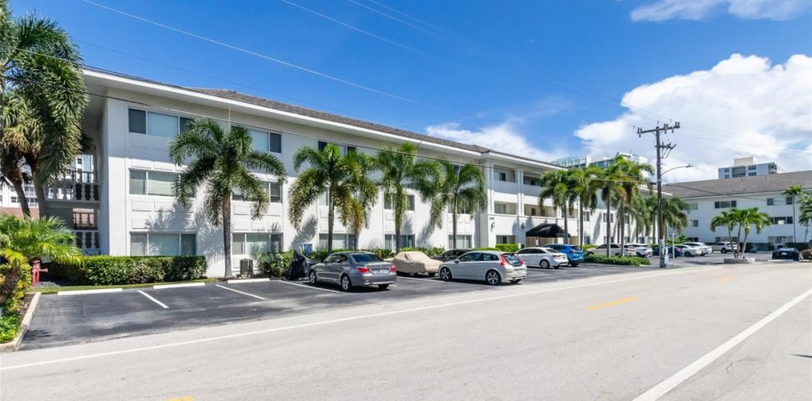 Condo in Fort Lauderdale, Florida, 1 bedroom № 2083568