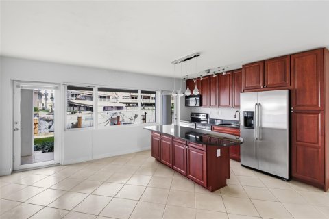 Condo in Fort Lauderdale, Florida, 1 bedroom № 2083568 - photo 13