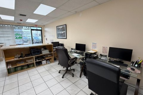 Immobilier commercial à vendre à Miami, Floride № 2013401 - photo 3