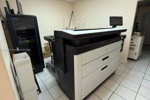 Immobilier commercial à vendre à Miami, Floride № 2013401 - photo 1