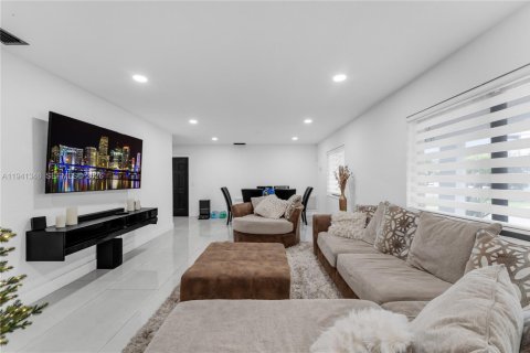 Villa ou maison à louer à Miami, Floride: 5 chambres, 203.55 m2 № 2001294 - photo 5