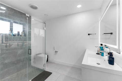 Villa ou maison à louer à Miami, Floride: 5 chambres, 203.55 m2 № 2001294 - photo 24