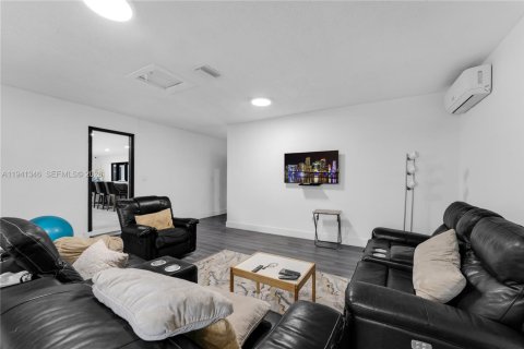 Villa ou maison à louer à Miami, Floride: 5 chambres, 203.55 m2 № 2001294 - photo 11