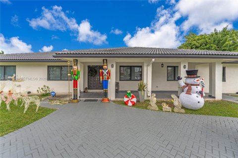 Villa ou maison à Miami, Floride 5 chambres, 203.55 m2 № 2001294