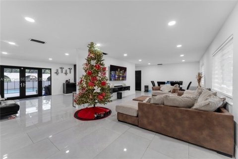 Villa ou maison à louer à Miami, Floride: 5 chambres, 203.55 m2 № 2001294 - photo 3