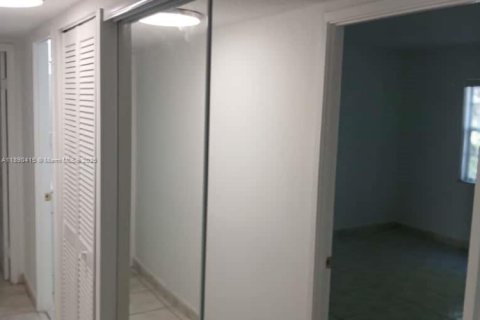 Condominio en alquiler en Miami, Florida, 2 dormitorios, 102.1 m2 № 1943511 - foto 12