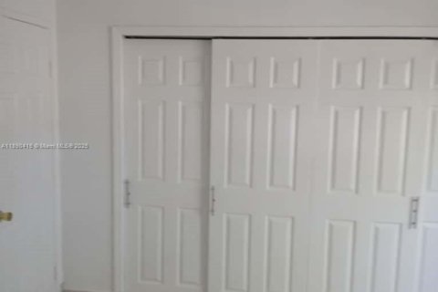 Condominio en alquiler en Miami, Florida, 2 dormitorios, 102.1 m2 № 1943511 - foto 19