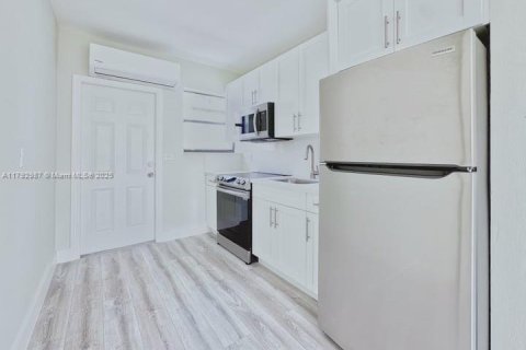 Casa en alquiler en Opa-locka, Florida, 1 dormitorio, 185.06 m2 № 1861447 - foto 8