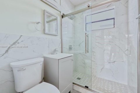 Casa en alquiler en Opa-locka, Florida, 1 dormitorio, 185.06 m2 № 1861447 - foto 11