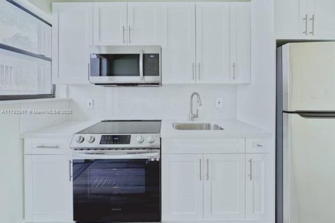 Casa en alquiler en Opa-locka, Florida, 1 dormitorio, 185.06 m2 № 1861447 - foto 6