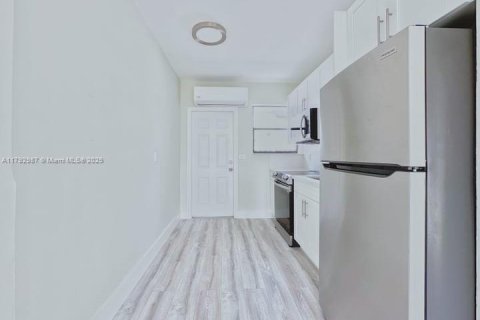 Casa en alquiler en Opa-locka, Florida, 1 dormitorio, 185.06 m2 № 1861447 - foto 9