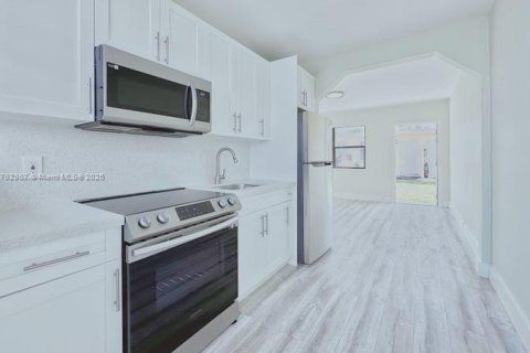 Casa en alquiler en Opa-locka, Florida, 1 dormitorio, 185.06 m2 № 1861447 - foto 7
