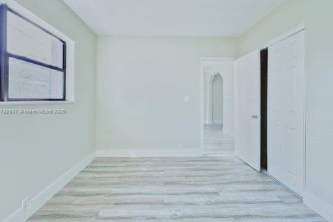 Casa en alquiler en Opa-locka, Florida, 1 dormitorio, 185.06 m2 № 1861447 - foto 13