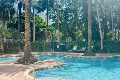 Copropriété à vendre à Sunny Isles Beach, Floride: 2 chambres, 103.68 m2 № 1710062 - photo 3