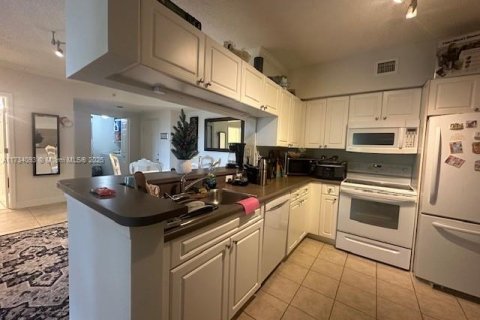 Copropriété à vendre à Sunny Isles Beach, Floride: 2 chambres, 103.68 m2 № 1710062 - photo 10