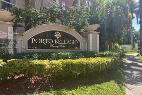 Copropriété à vendre à Sunny Isles Beach, Floride: 2 chambres, 103.68 m2 № 1710062 - photo 1