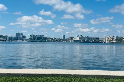 Copropriété à vendre à Sunny Isles Beach, Floride: 2 chambres, 103.68 m2 № 1710062 - photo 2