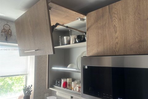 Купить кондоминиум в Халландейл-Бич, Флорида 2 спальни, 158.86м2, № 1958398 - фото 5