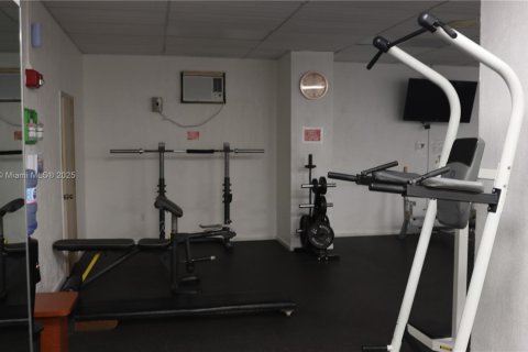 Купить кондоминиум в Халландейл-Бич, Флорида 2 спальни, 158.86м2, № 1958398 - фото 17