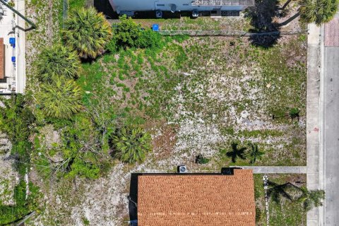 Commercial property in Riviera Beach, Florida № 2146701 - photo 6