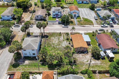 Commercial property in Riviera Beach, Florida № 2146701 - photo 5