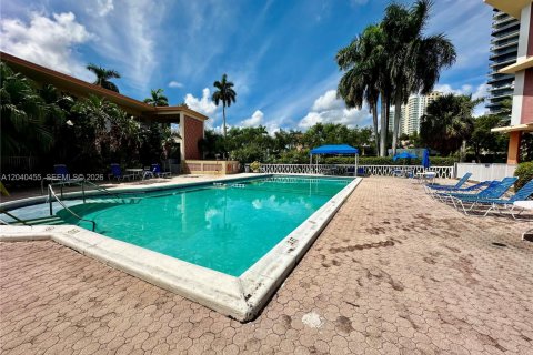 Condo in Hallandale Beach, Florida, 1 bedroom  № 2087098 - photo 10