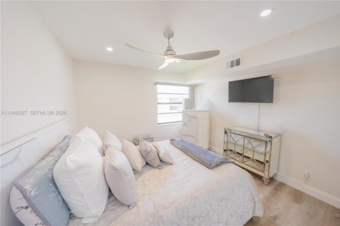 Condo in Delray Beach, Florida, 2 bedrooms  № 2004354 - photo 13