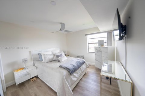 Condo in Delray Beach, Florida, 2 bedrooms  № 2004354 - photo 15