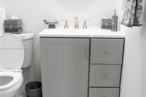 Condo in Delray Beach, Florida, 2 bedrooms  № 2004354 - photo 12