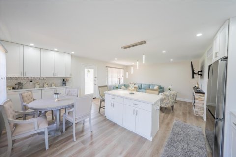 Condo in Delray Beach, Florida, 2 bedrooms  № 2004354 - photo 4