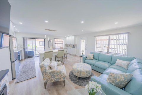 Condo in Delray Beach, Florida, 2 bedrooms  № 2004354 - photo 2