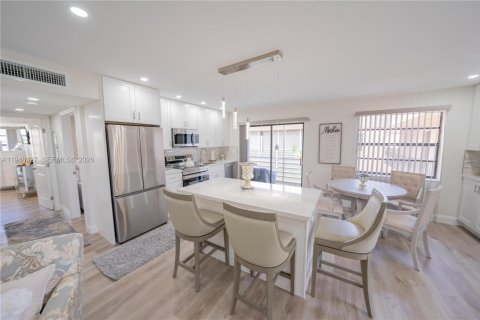 Condo in Delray Beach, Florida, 2 bedrooms  № 2004354 - photo 5