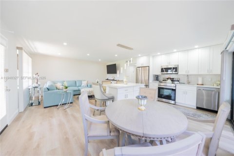 Condo in Delray Beach, Florida, 2 bedrooms  № 2004354 - photo 3