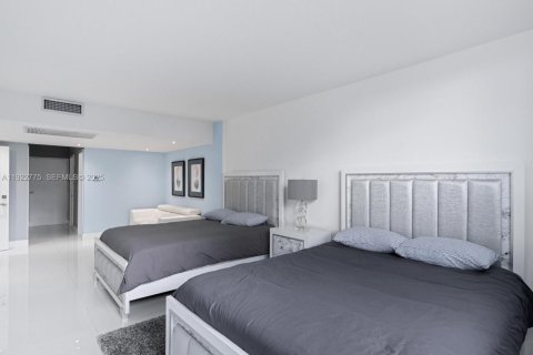 Copropriété à louer à Sunny Isles Beach, Floride: 2 chambres, 139.82 m2 № 1976882 - photo 10