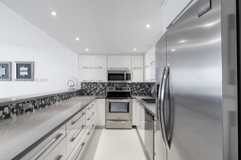 Copropriété à louer à Sunny Isles Beach, Floride: 2 chambres, 139.82 m2 № 1976882 - photo 5