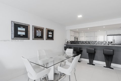 Copropriété à louer à Sunny Isles Beach, Floride: 2 chambres, 139.82 m2 № 1976882 - photo 4