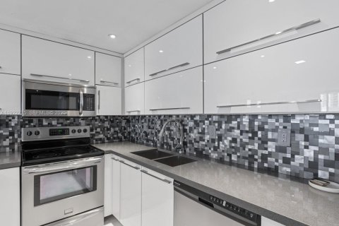 Copropriété à louer à Sunny Isles Beach, Floride: 2 chambres, 139.82 m2 № 1976882 - photo 6