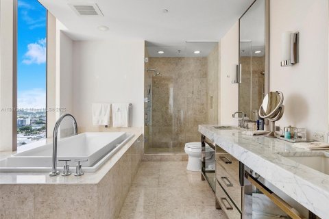 Condominio en alquiler en Bal Harbour, Florida, 2 dormitorios, 156.54 m2 № 1937903 - foto 14