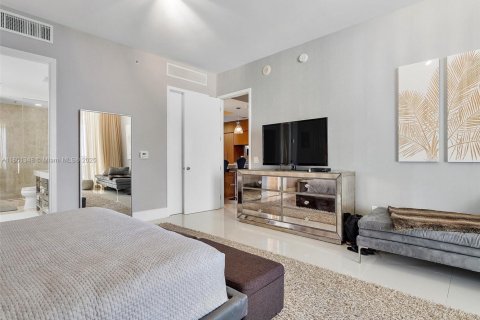 Condominio en alquiler en Bal Harbour, Florida, 2 dormitorios, 156.54 m2 № 1937903 - foto 12