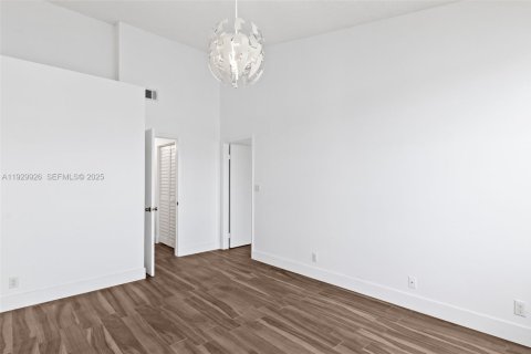 Снять в аренду кондоминиум в Майами-Лейкс, Флорида 2 спальни, 107.77м2, № 1988918 - фото 12