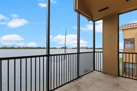 Снять в аренду кондоминиум в Майами-Лейкс, Флорида 2 спальни, 107.77м2, № 1988918 - фото 23