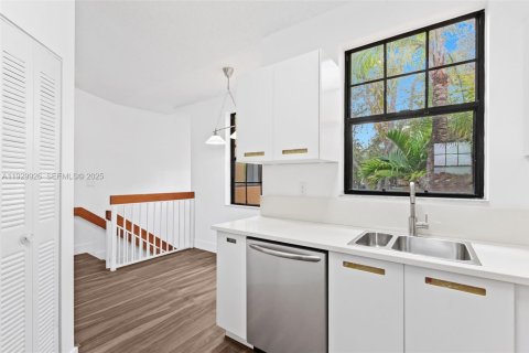 Снять в аренду кондоминиум в Майами-Лейкс, Флорида 2 спальни, 107.77м2, № 1988918 - фото 9