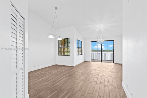 Снять в аренду кондоминиум в Майами-Лейкс, Флорида 2 спальни, 107.77м2, № 1988918 - фото 5