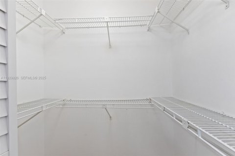 Снять в аренду кондоминиум в Майами-Лейкс, Флорида 2 спальни, 107.77м2, № 1988918 - фото 15