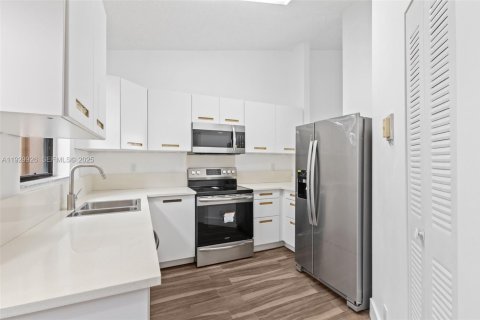 Снять в аренду кондоминиум в Майами-Лейкс, Флорида 2 спальни, 107.77м2, № 1988918 - фото 8