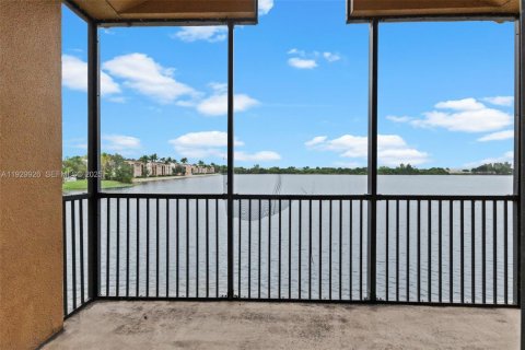 Снять в аренду кондоминиум в Майами-Лейкс, Флорида 2 спальни, 107.77м2, № 1988918 - фото 22