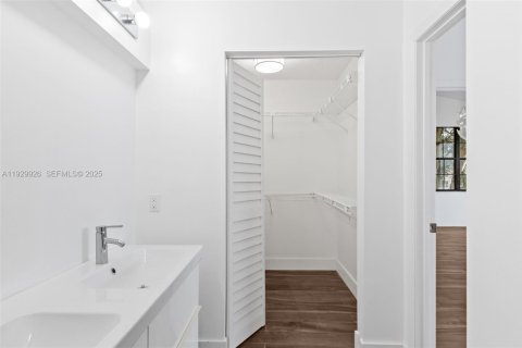 Снять в аренду кондоминиум в Майами-Лейкс, Флорида 2 спальни, 107.77м2, № 1988918 - фото 14