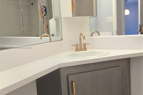 Купить кондоминиум в Майами, Флорида 1 спальня, 83.43м2, № 2055975 - фото 20