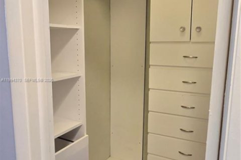 Купить кондоминиум в Майами, Флорида 1 спальня, 83.43м2, № 2055975 - фото 26