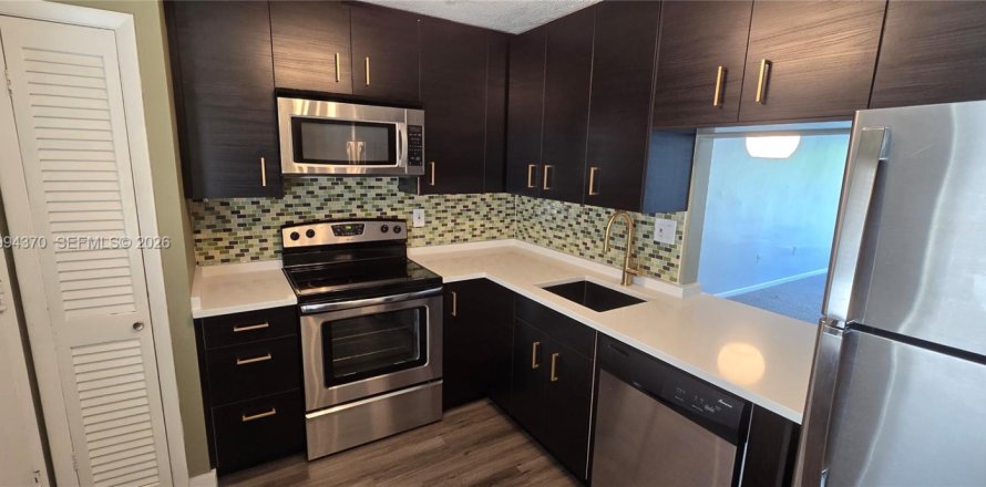 Кондоминиум с 1 спальней в Майами, Флорида № 2055975